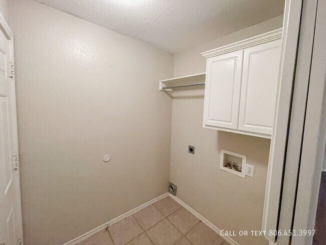 Building Photo - 3 Bed, 3 Bath, 2 Car Garage close to Tech ...