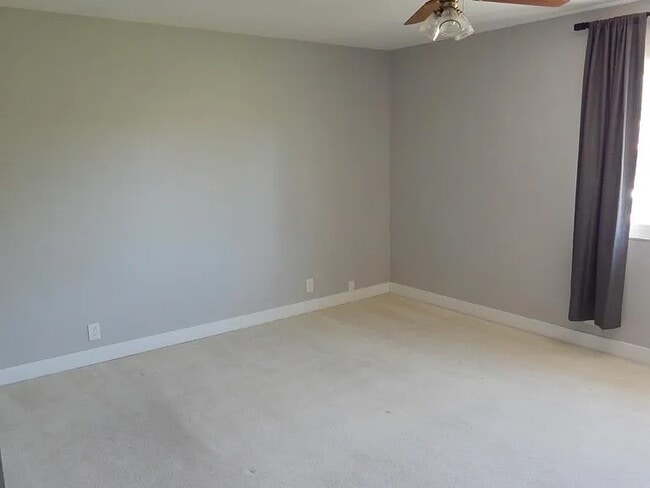 Building Photo - 400 Seville Pl