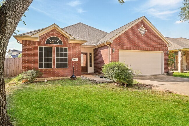 Foto del edificio - 4815 Plum Forest Rd