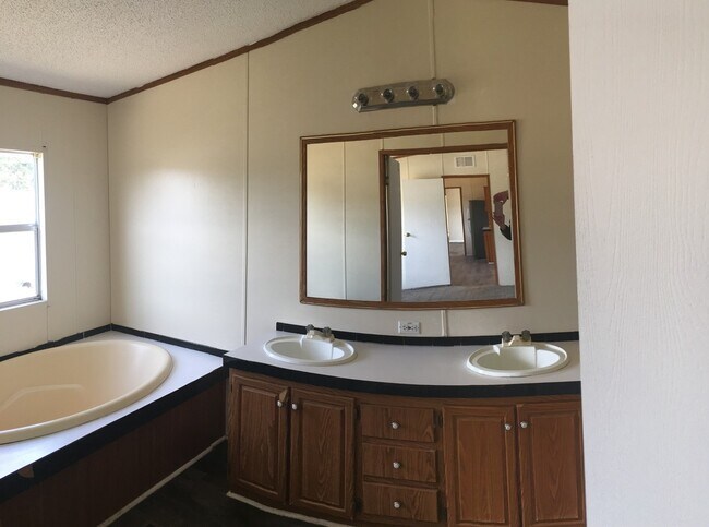 Foto del edificio - Newly remodeled 3 BDR / 2 BA Home