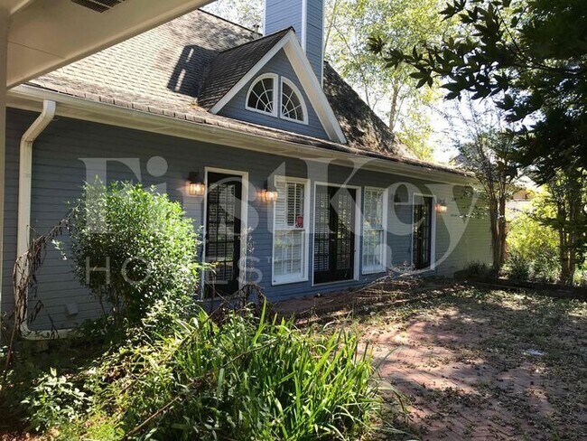 Foto del edificio - 1609 Flat Rock Dr SW