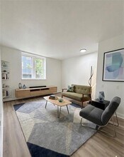 Building Photo - 366 Main St