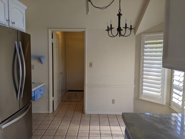 Building Photo - Spacious Bullard Court 2 bedroom 2 bathroo...