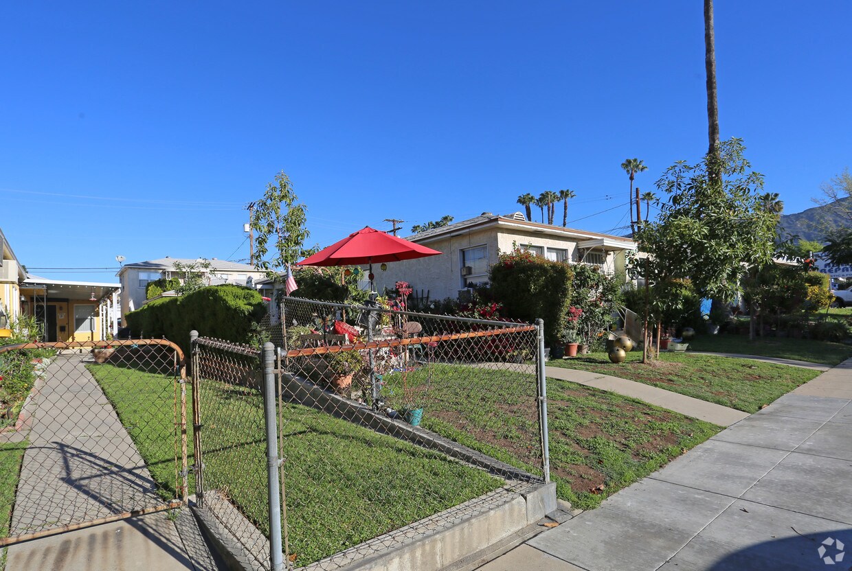 Building Photo - 323 E Valencia Ave