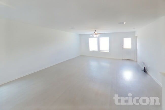 Building Photo - 1624 Parlier St