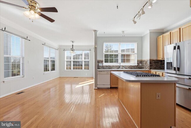 Foto del edificio - 8731 Farnham Way