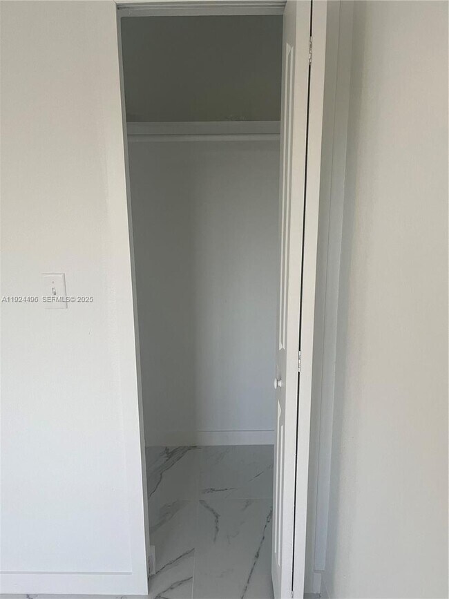 Foto del edificio - 2730 NW 44th St