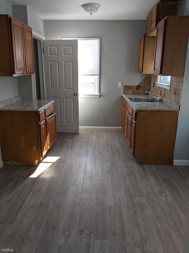 Building Photo - 3 br, 1.5 bath House - 9600 Auburn St