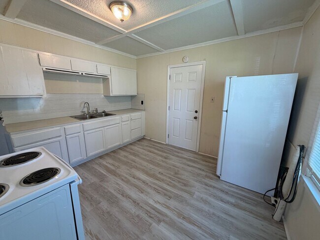 Building Photo - 1431 Edgewood Dr