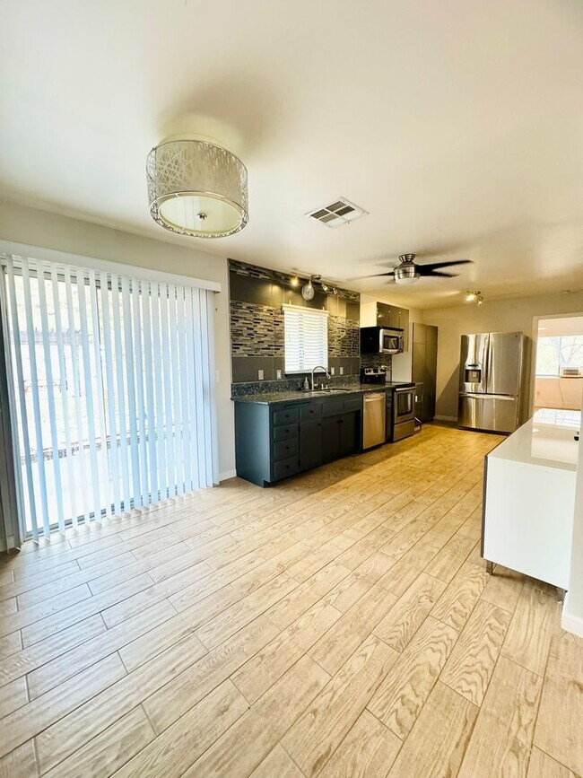 Foto del edificio - COMING SOON 3 bedroom 1.5 bathroom with amazing views of Morongo Valley