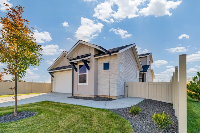 Building Photo - 6273 S Binky Ave