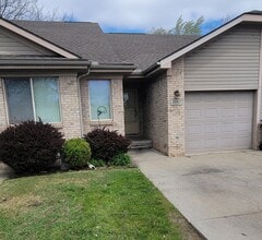 Building Photo - 3167 E 11 Mile Rd