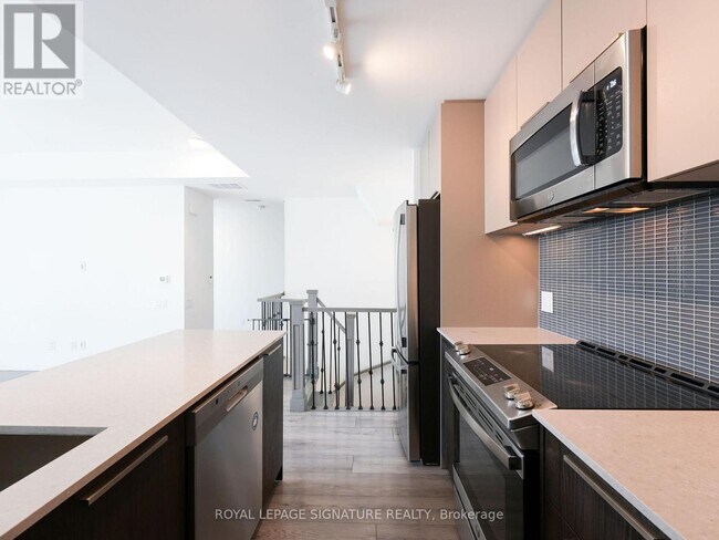 Building Photo - 10 Brin Dr