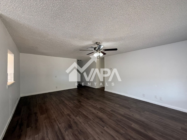 Building Photo - 826 Thrasher Dr