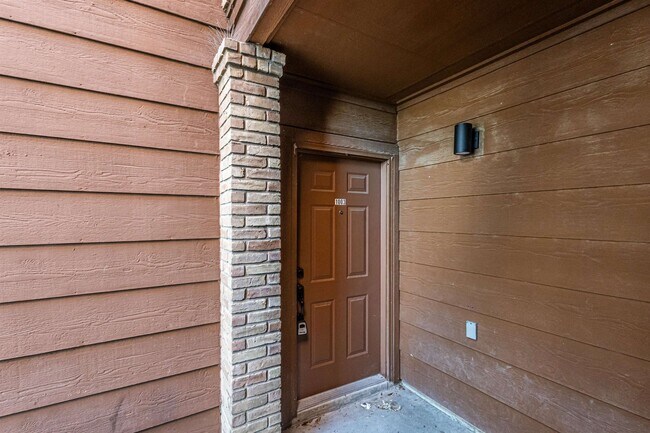 Building Photo - 9802 Cantera Ct