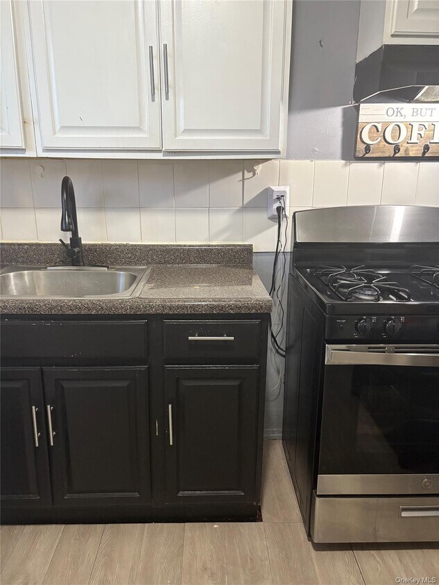 Foto del edificio - 110 Elliott Ave