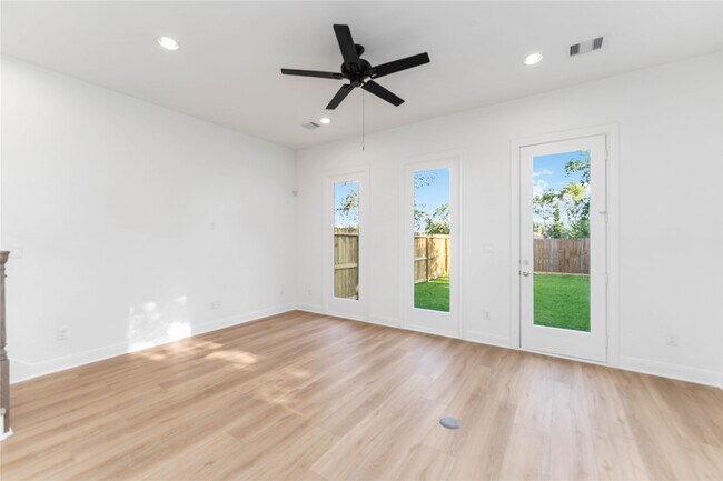 Foto del edificio - 5119 Briscoe St