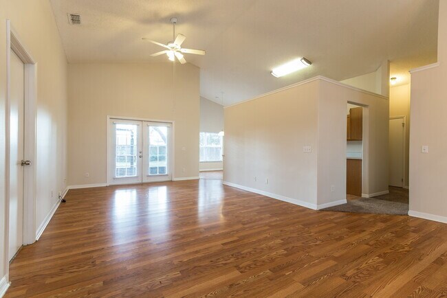 Foto del edificio - 502 Valencia Pl Cir