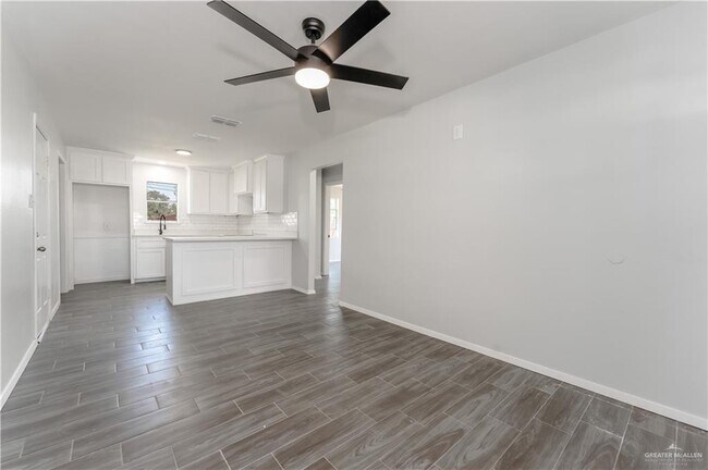 Building Photo - 2420 Quince Ave