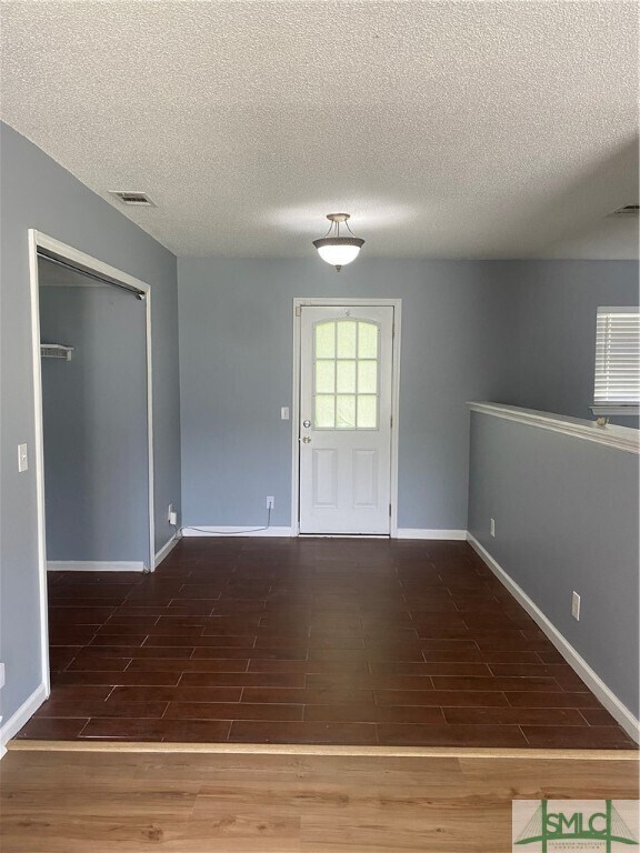 Foto del edificio - 131 Clearwater Ln