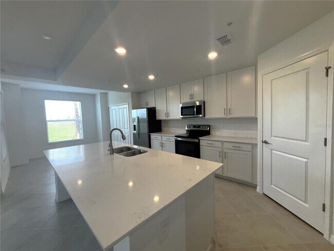 Building Photo - 12470 Wellen Golf St