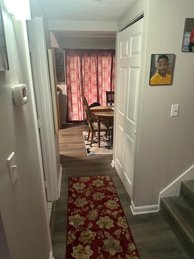 Foto del edificio - 9824 Oakshire Dr