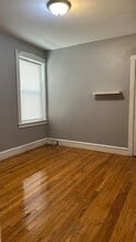 Building Photo - 5725 W Addison St