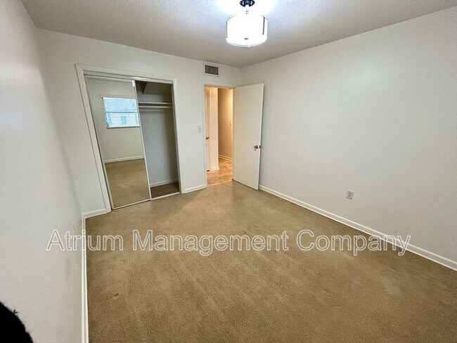 Foto del edificio - 1121 Eastin Ave