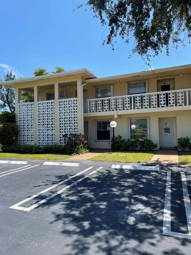 Primary Photo - 1241 NW 18th Ave