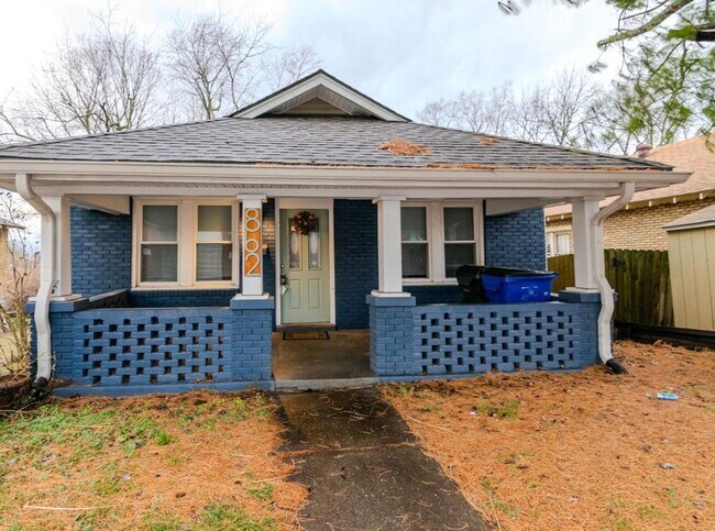 Building Photo - MOVE-IN SPECIAL!! 1/2 OFF DEPOSIT!! Stunni...