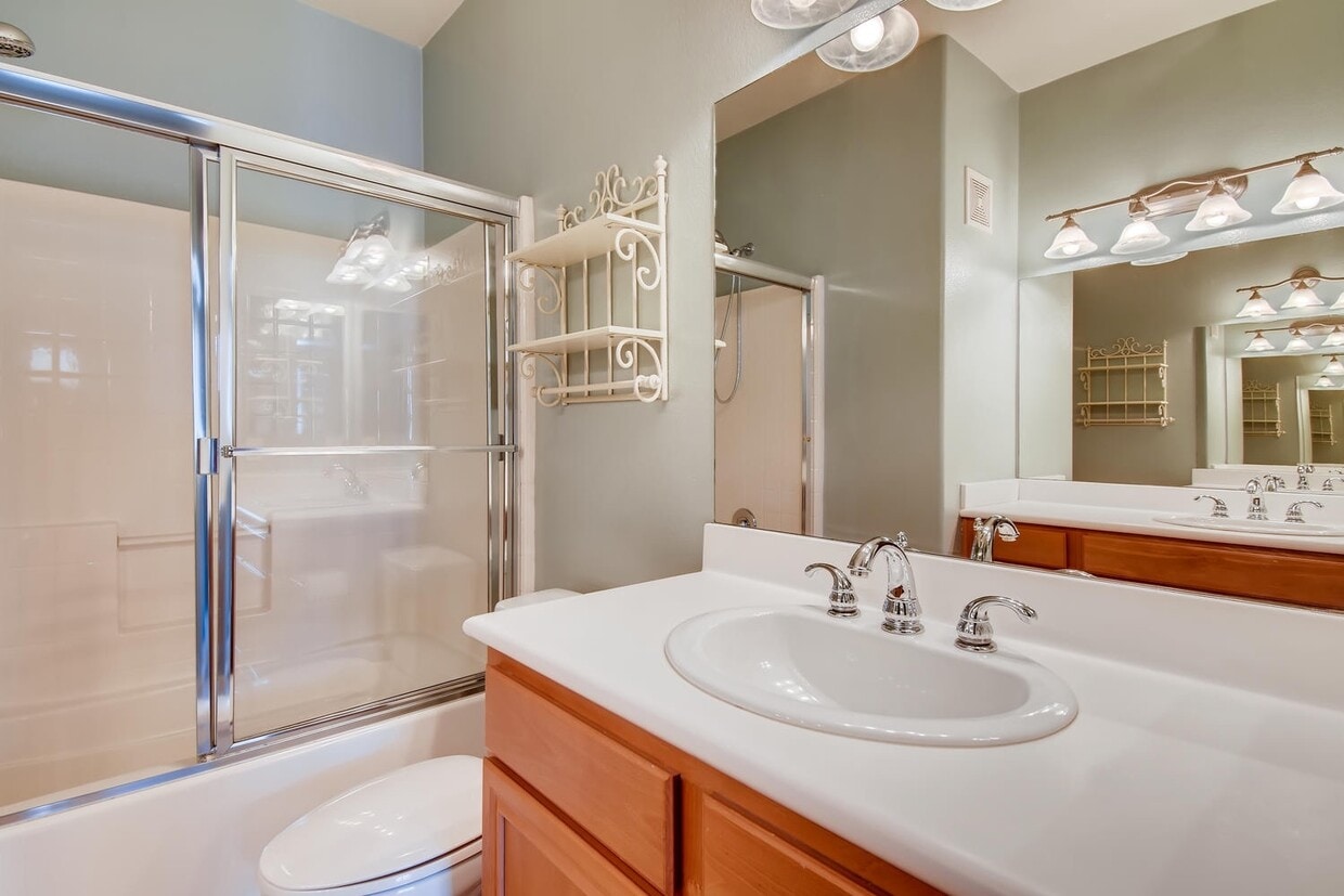 Primary Photo - Spacious Spectrum 2 Bedroom Townhome with ...