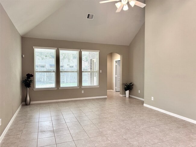 Foto del edificio - 6418 Burgess Heights Ln