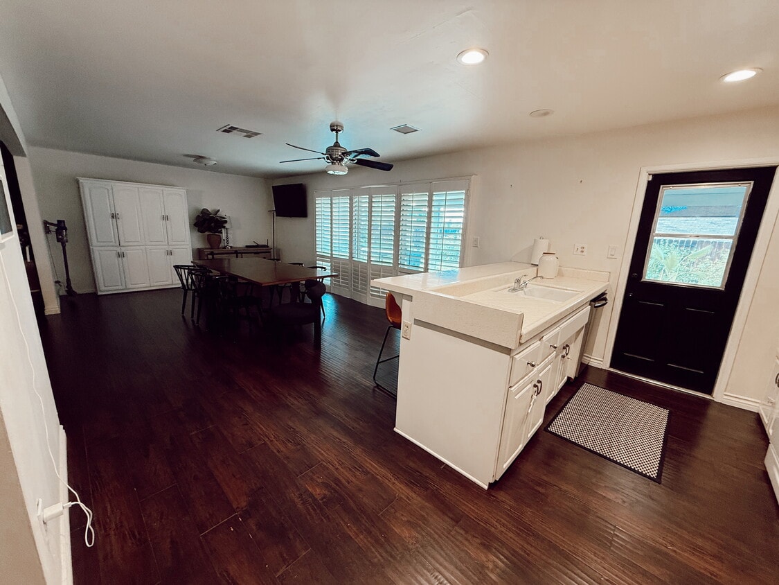 Foto del edificio - 1350 Kevin Ave