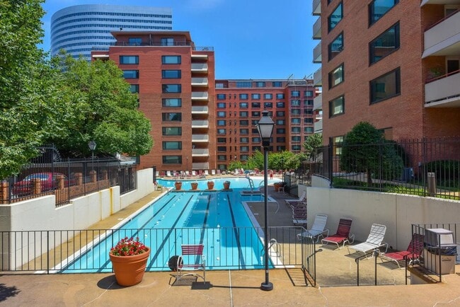 River Place Unit in Rosslyn! - River Place Unit in Rosslyn! House