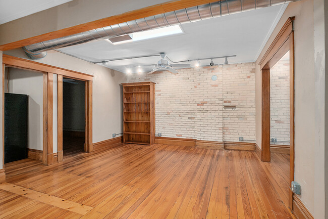 Building Photo - 948 Fulton St E