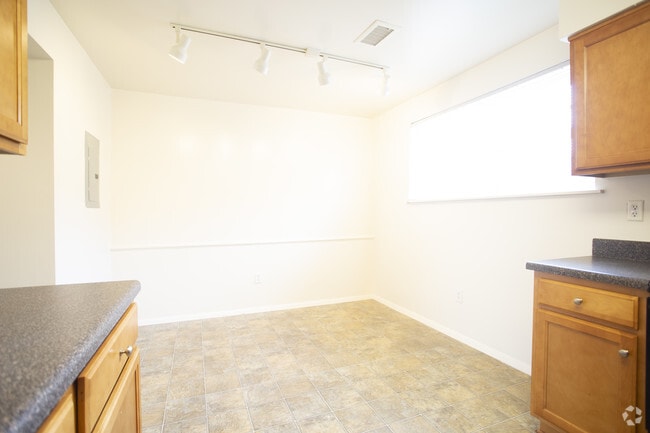 Castlewood- 2BR, 2BA - Belmont Hills Apartments