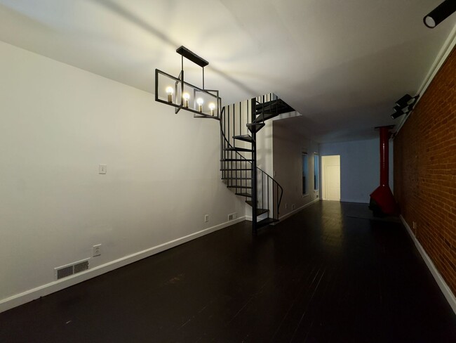 Foto del edificio - Charming 2Bed/1Bath in Patterson Place