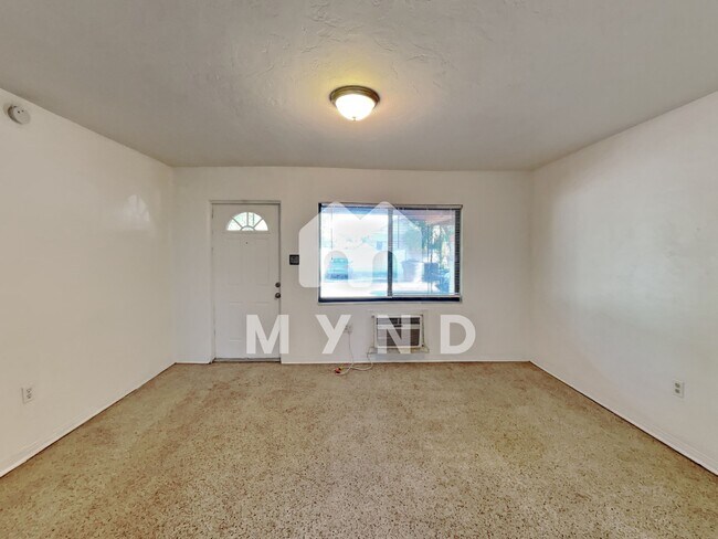Foto del edificio - 830 14th St N Unit 5