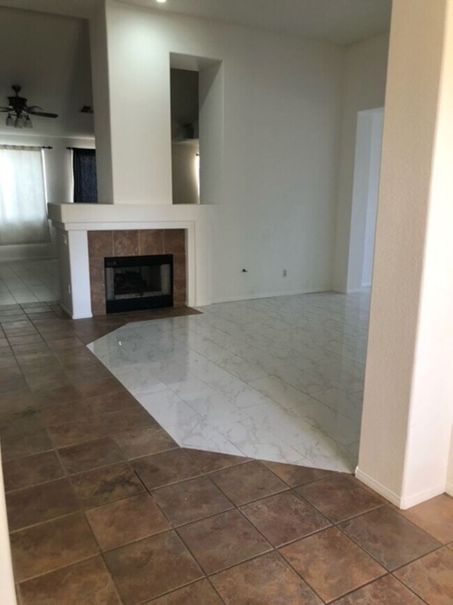 Building Photo - Gorgeous single story pool home with views...