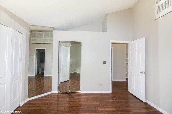 Foto del edificio - 707 Clearwood Ct