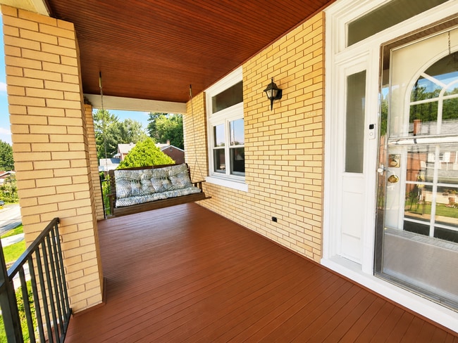 Building Photo - 2219 Edgebrook Ave