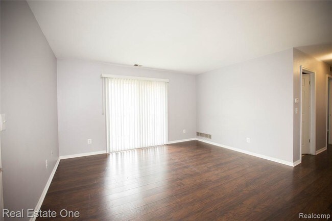 Building Photo - 34653 Clarkson Dr E