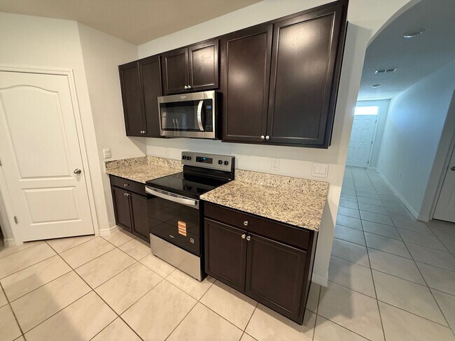 Building Photo - 4/2 Groveland Home