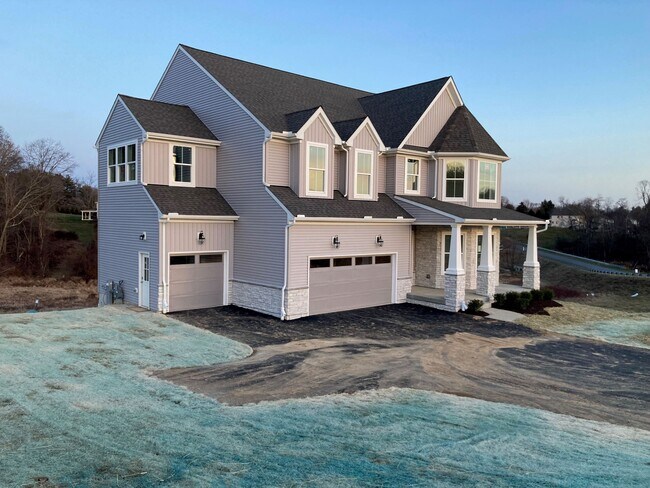 Building Photo - 2431 Makia Dr