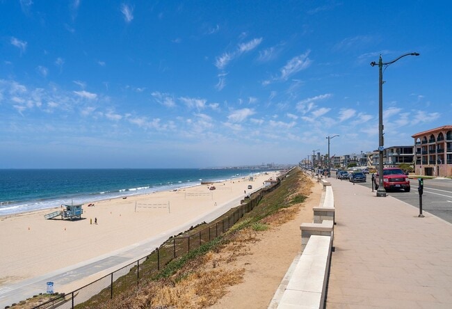 Building Photo - Location, location, location! Wonderful 3-...