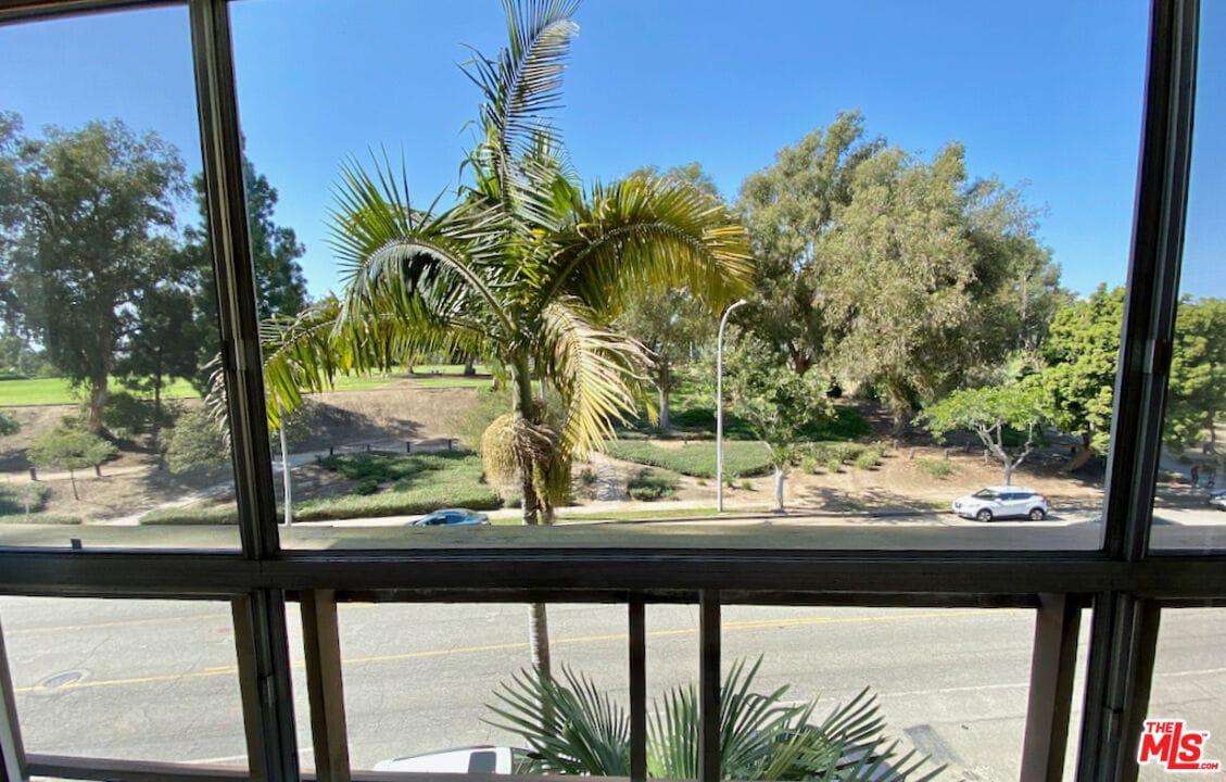 6250 Buckingham Pkwy Unit 211, Culver City, CA 90230 Room for Rent in