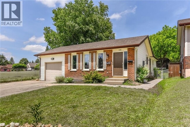 Building Photo - 128 Carlyle Dr