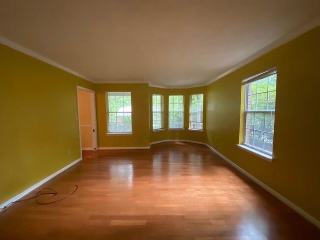 Building Photo - 3466 Hyde Park Way