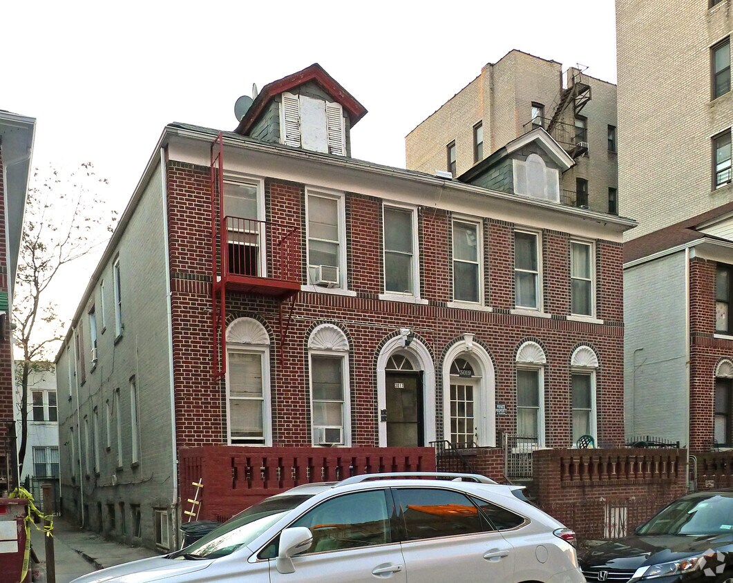 Foto principal - 3017 Brighton 12Th St