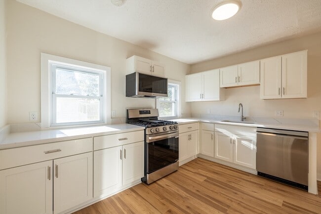 Building Photo - 365 Whiting Ave